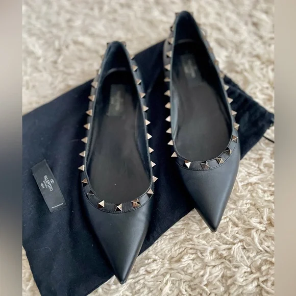 Like New Authentic Valentino Garavani Black Rockstud Flats Size 39.5 - Picture 1 of 7